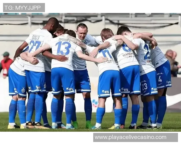 登博思与多德勒支的激烈对决揭示了荷甲联赛的竞争魅力与球队实力的较量 登博思与多德勒支的激烈对决揭示了荷甲联赛的竞争魅力与球队实力的较量